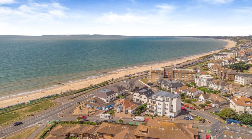 Photo of 4 Bed in Bournemouth