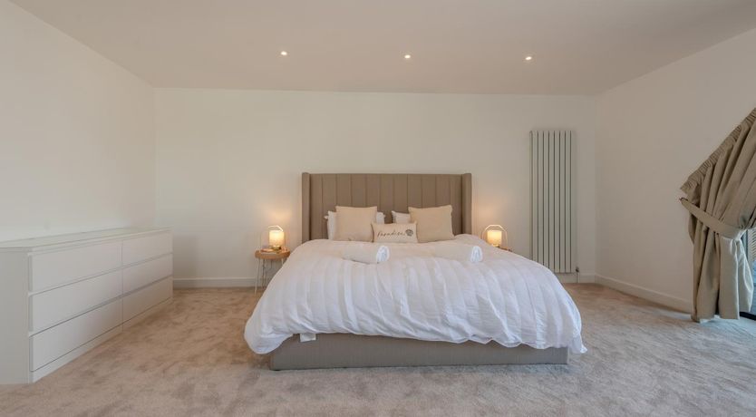 Photo of 4 Bed in Bournemouth