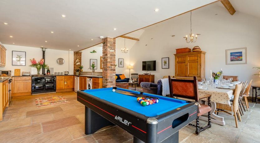 Photo of 4 Bed in Cawton