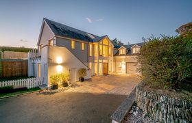 Photo of 5-bed-in-rock-1