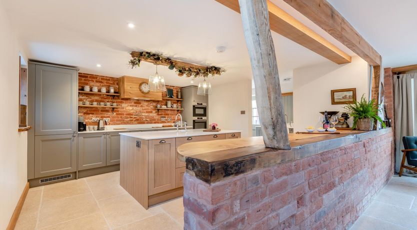 Photo of 4 Bed in Moccas