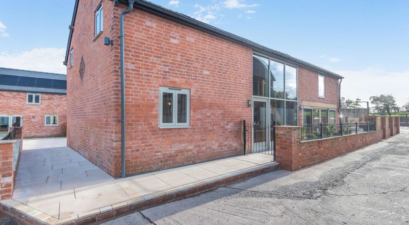 Photo of 4 Bed in Moccas