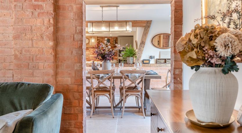 Photo of 4 Bed in Moccas