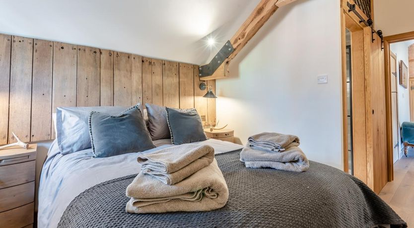 Photo of 4 Bed in Moccas
