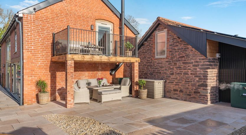 Photo of 4 Bed in Moccas