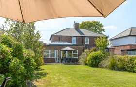 Photo of 4-bed-in-embleton