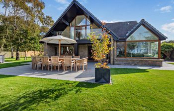 6 Bed in Ainsdale Holiday Home