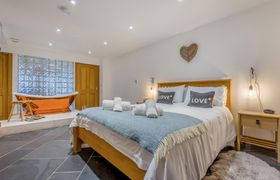 Photo of 2-bed-in-whitstone-2