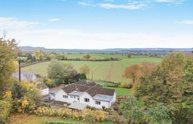 Photo of 4-bed-in-hereford