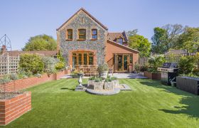 Photo of 5-bed-in-holt