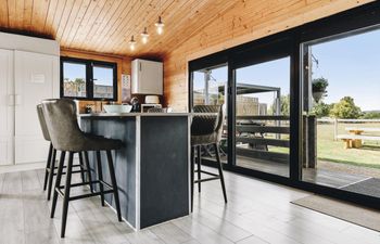 2 Bed in Walberton Holiday Home