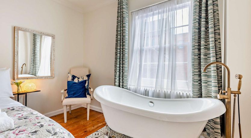 Photo of 2 Bed in Chester