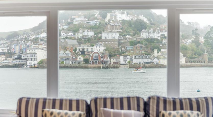 Photo of 6 Bed in Dartmouth