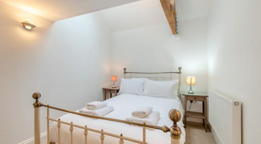 Photo of 6 Bed in Dartmouth