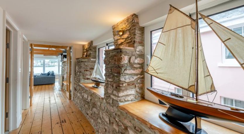 Photo of 6 Bed in Dartmouth