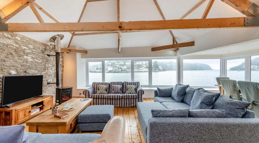 Photo of 6 Bed in Dartmouth