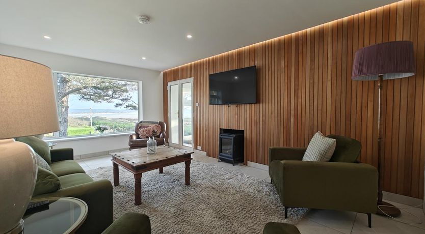 Photo of 4 Bed in Aberdovey