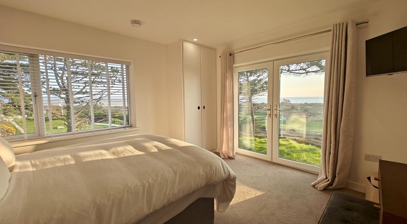 Photo of 4 Bed in Aberdovey