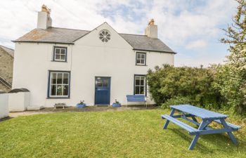 Ty Fferm Bodlasan Holiday Cottage