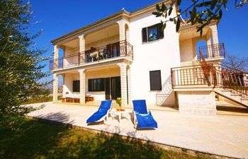 Apartments Orieta Holiday Home