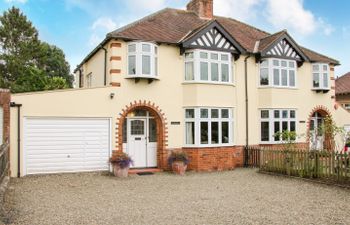 Sunningdale Holiday Cottage