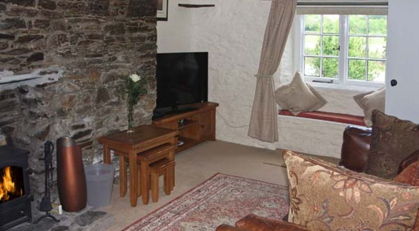 Photo of Tuckermarsh Quay River Cottage 2