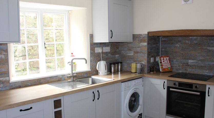 Photo of Tuckermarsh Quay River Cottage 2
