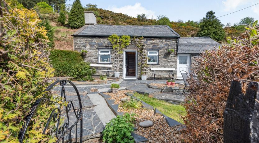 Photo of Henrhiw Bach