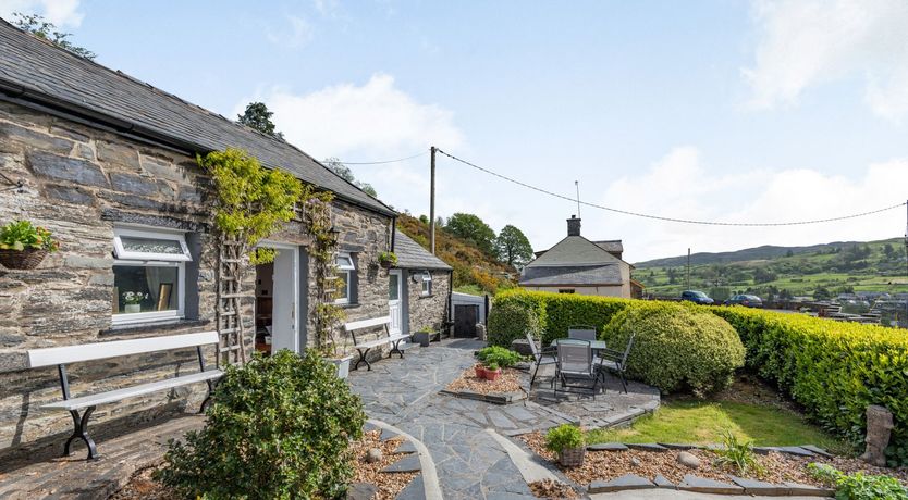 Photo of Henrhiw Bach