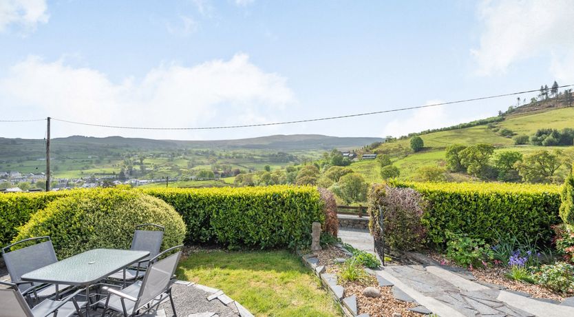 Photo of Henrhiw Bach