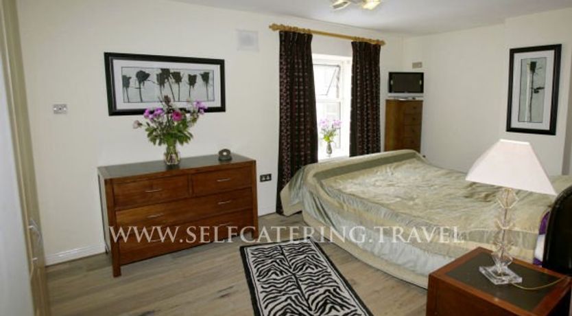 Photo of Ashmount Court